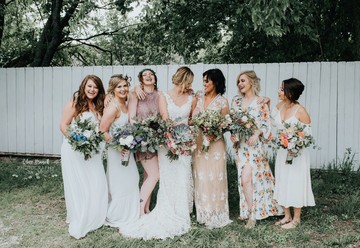 VENIA - FLORAL + EVENT DESIGN + PLANNING