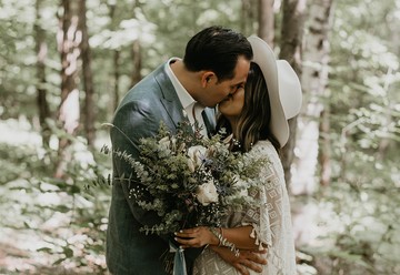 A Simple Treehouse Elopement